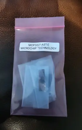 Mcp3221a5t-e Microchip Technology Mcp3221a5t-e/ot Lot Of 14 Sot-23-5 Not Chinese Unbranded